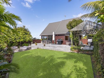 Sea Views, Space & School Zones