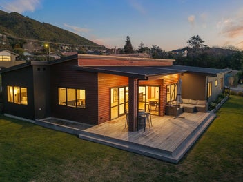 SUNNY FAMILY HOME IN WAIKANAE