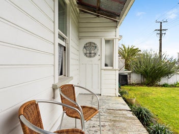 Welcome to 16 Carlton Ave