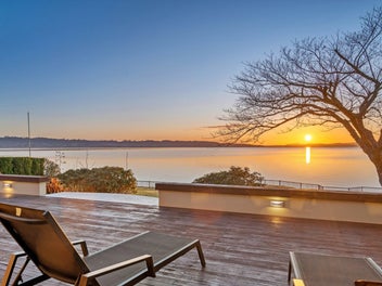An Exceptional Lakefront Lodge – Lake Rotorua