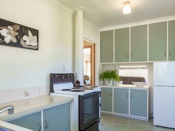 Move in, renovate, subdivide, the choice is yours!