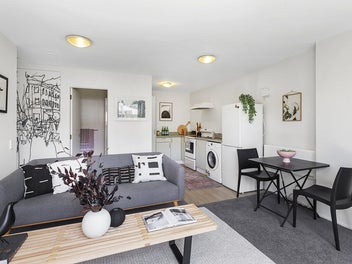 Sunny Ground Level Apartment