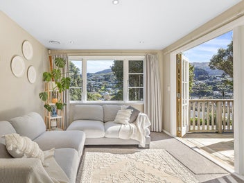 SUNNY FIRST-HOME IDYLL