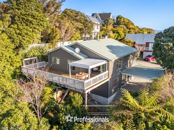 BUSH VIEWS, BIG SPACES & BEAUTIFUL LIVING