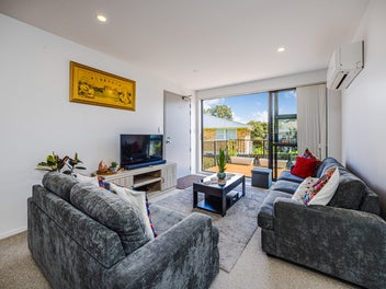 Modern 2-Bedroom Unit - Prime Papatoetoe Location!