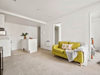 Rare Found 2 Bed 2 Bath by Uni Precinct