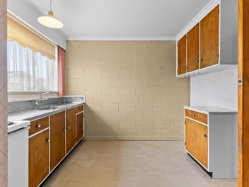 Tidy unit in prime location