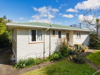 Simple & Timeless – FOR SALE, FOR REMOVAL