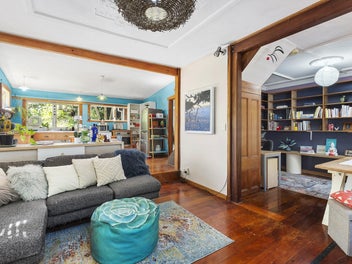 Charming Aro Valley Cottage with Modern Comforts