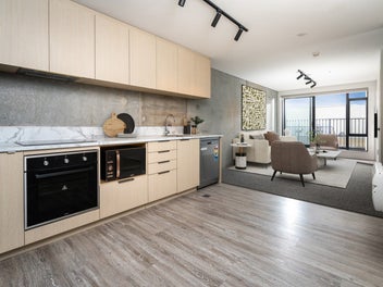 CITY-FRINGE COMFORT & CONVENIENCE