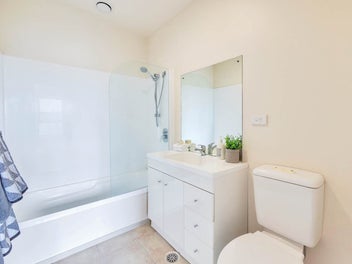 3-Bedroom Townhouse with Pool & Gym Access