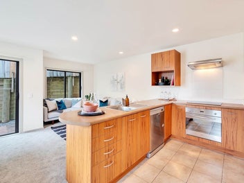 3-Bedroom Townhouse with Pool & Gym Access