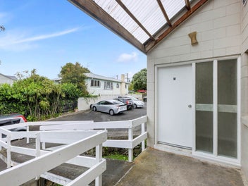 No Body Corporate! Solid 3-Bed Unit in Sandringham