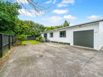 Standalone with Internal access garage