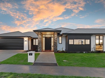Stylish New Build - Ready for New Owners Now