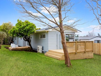 A warm invite to Pakuranga Heights