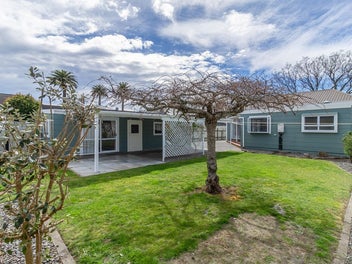 Charm & Convenience - Walk to School & Parks