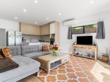 3 Master Bdrm Standalone Home Zoned Westlake Girls