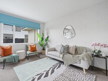 Put Down Roots (And Drapes) on Draper Street