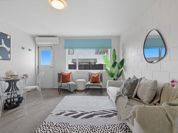 Put Down Roots (And Drapes) on Draper Street