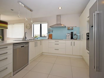 VACANT POSSESSION, BE IN BEFORE CHRISTMAS!