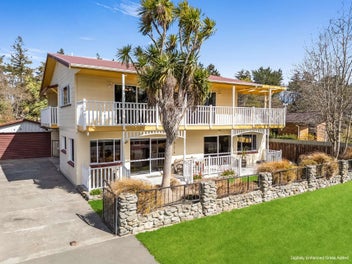 Vendors relocating - need sold!