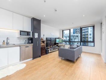 Vendor has BOUGHT - MUST BE SOLD!