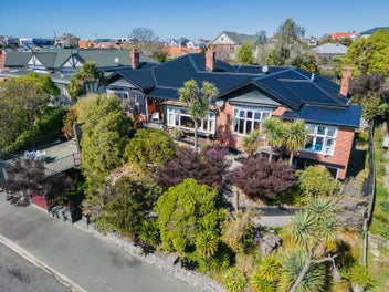 A multi-option marvel in the heart of the bay