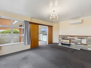1960’s BRICK - SPACE, SUNSHINE & POTENTIAL!