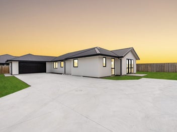 Immediate Possession - Vendor Says SELL!