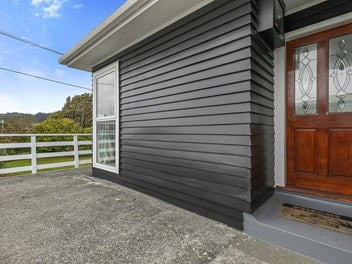 Nice home. Well presented. Great section & garage.