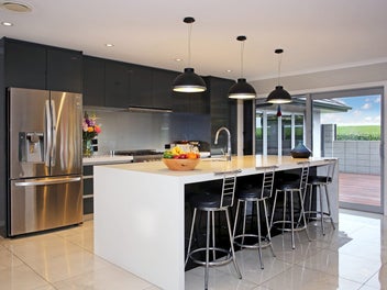 WOW - Exclusive XL Living with 6 Car Garaging!