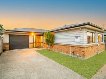 Family Living on Vine Street - 3 Bed + Study