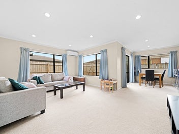 Family Living on Vine Street - 3 Bed + Study