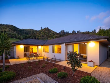 Peace, Privacy & Practical Living in Todds Valley