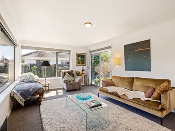 Sunny, Stylish & Superbly Zoned Gem in Riccarton