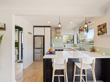 Sunny, Stylish & Superbly Zoned Gem in Riccarton