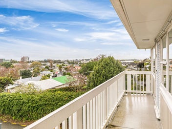 Now Vacant! Vendor wants SOLD - Make your offer!