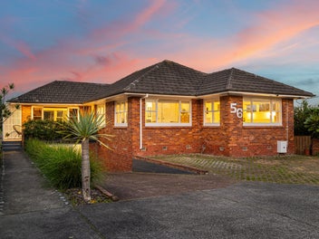 Generous Family Home + Teen Retreat - 200m2 approx