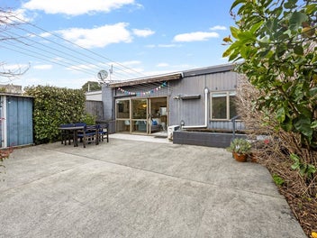 Spacious & Beautiful Unit Near Ellerslie Village