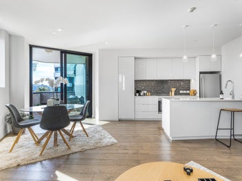 Vendors meeting the market