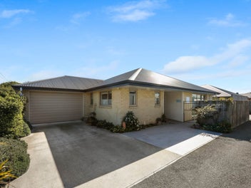 Stylish, Low-Maintenance and Close to Town