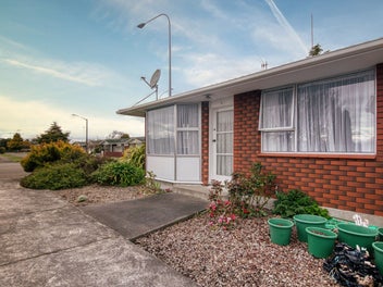 VERY TIDY, LOW MAINTENANCE INVESTMENT UNIT