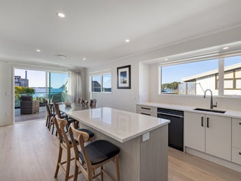 Contemporary dual living with views
