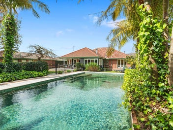 Gorgeous mid-century family home on 1292sqm