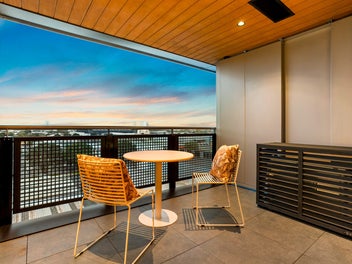 Top Floor, Top Pick - Vacant & Ready!