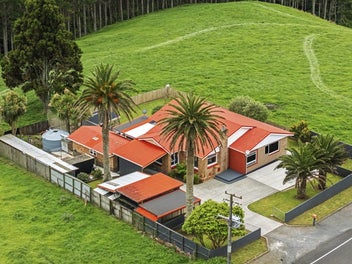 Modern Living with Fabulous Views & Outdoor Living