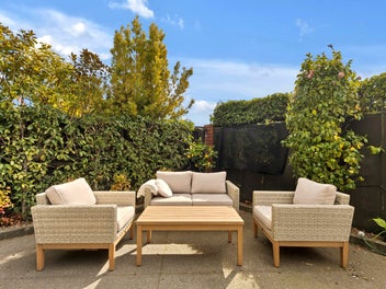 Contemporary Living in Sought-After Cracroft