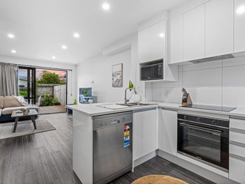 Stylish, Versatile Townhouse with Wow Factor