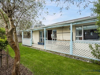 Sunny, spacious and inviting!